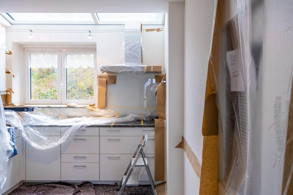 Comment planifier et gérer des projets de rénovation immobilière.